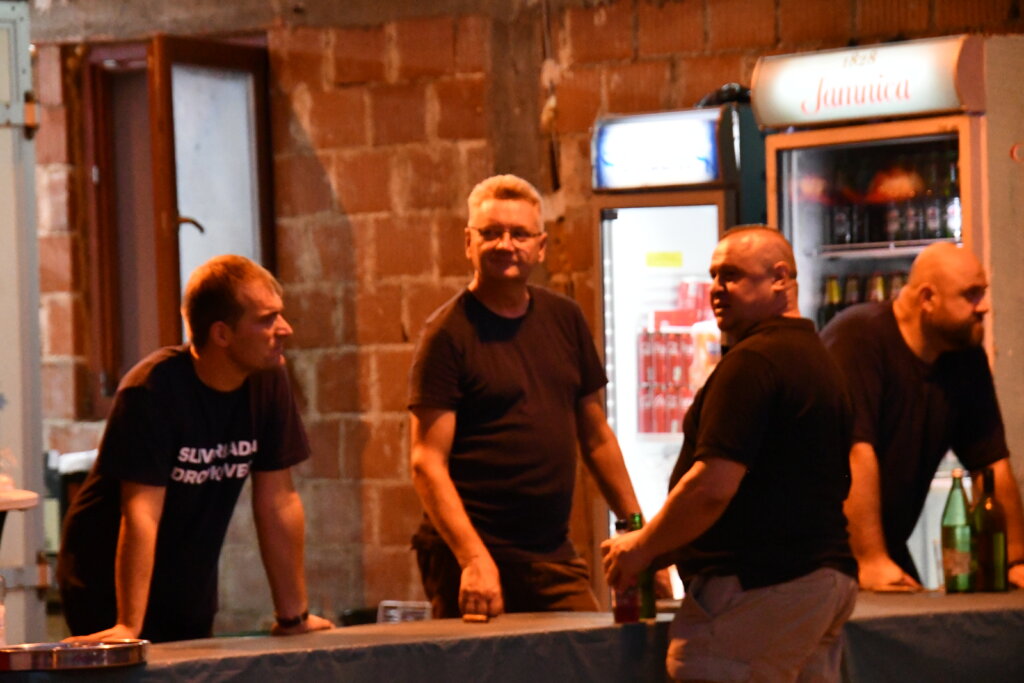 Marijan Plavec i Zdravko Katanović za šankom