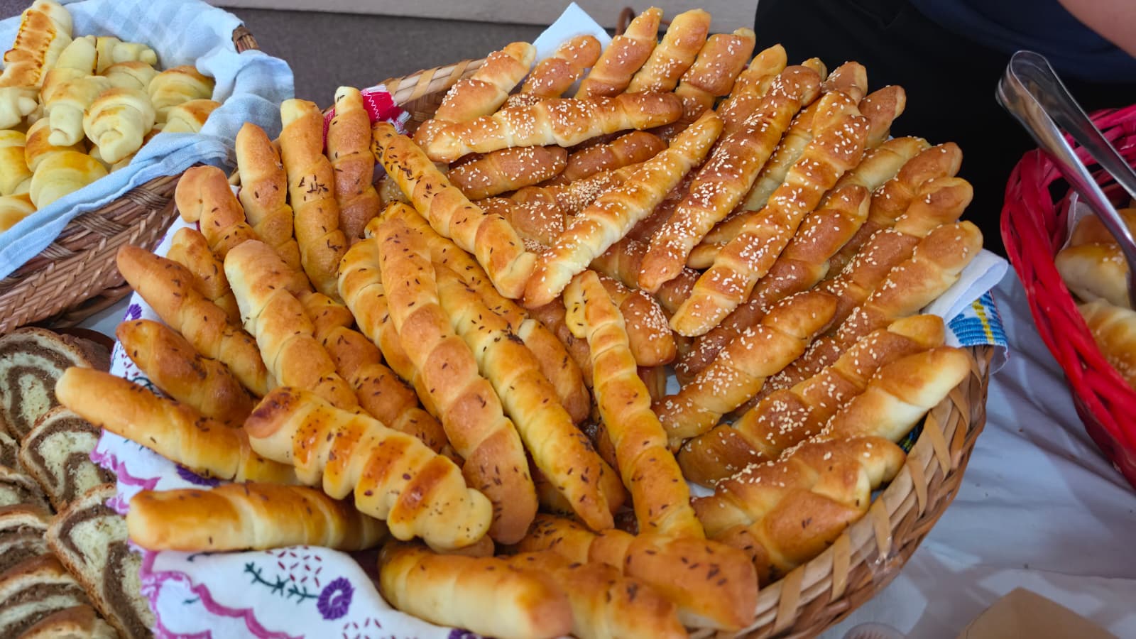 Slani štapići i kiflice s kimom