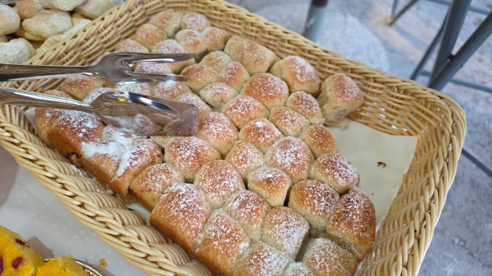 Buhtle posute šećerom u prahu