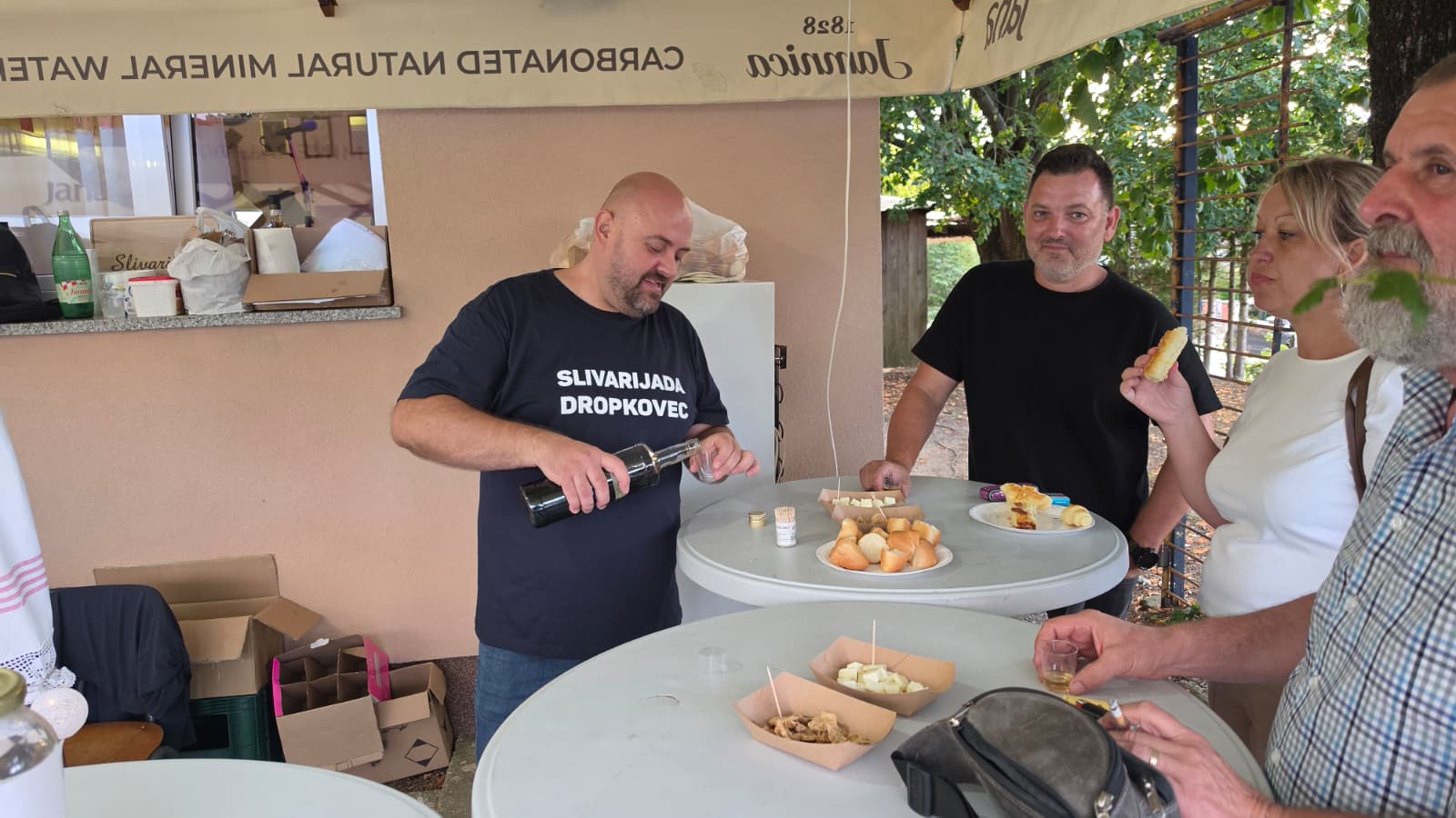 Gosti u razgovoru na Slivarijadi