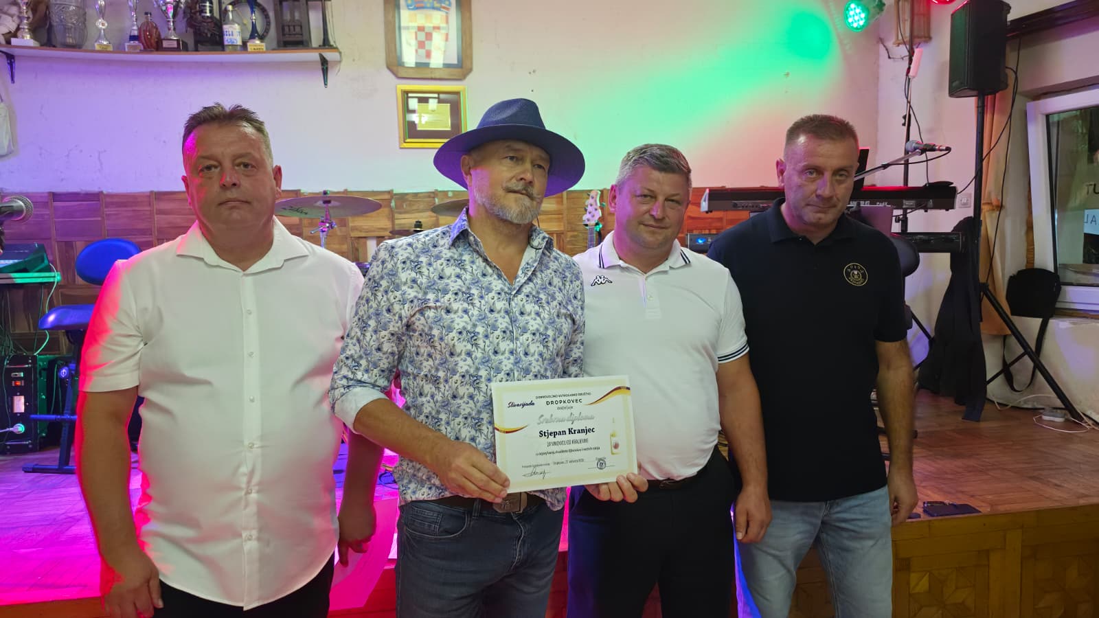 Stjepan Kranjec prima srebrne diplome