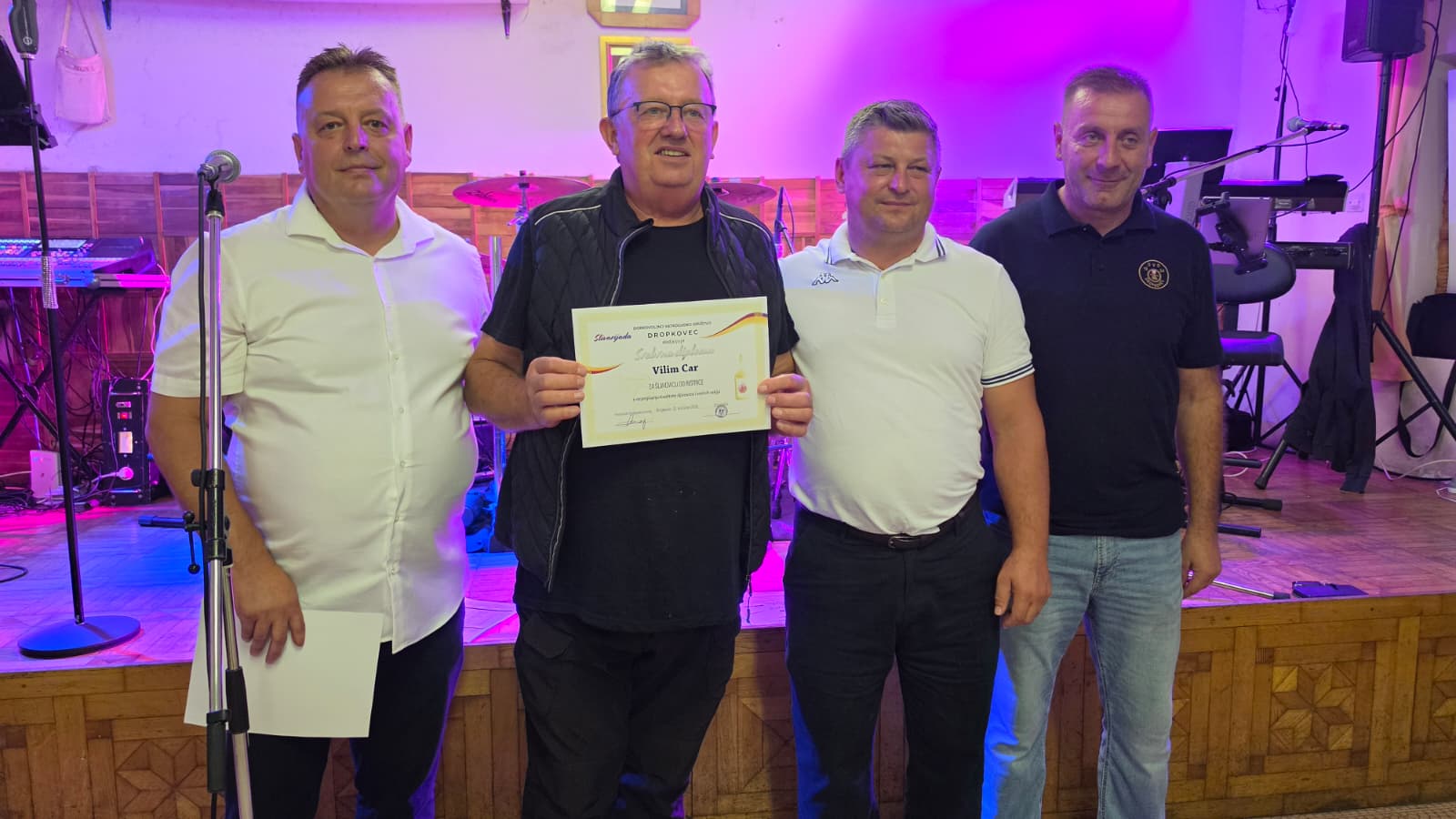 Vilim Car prima diplome