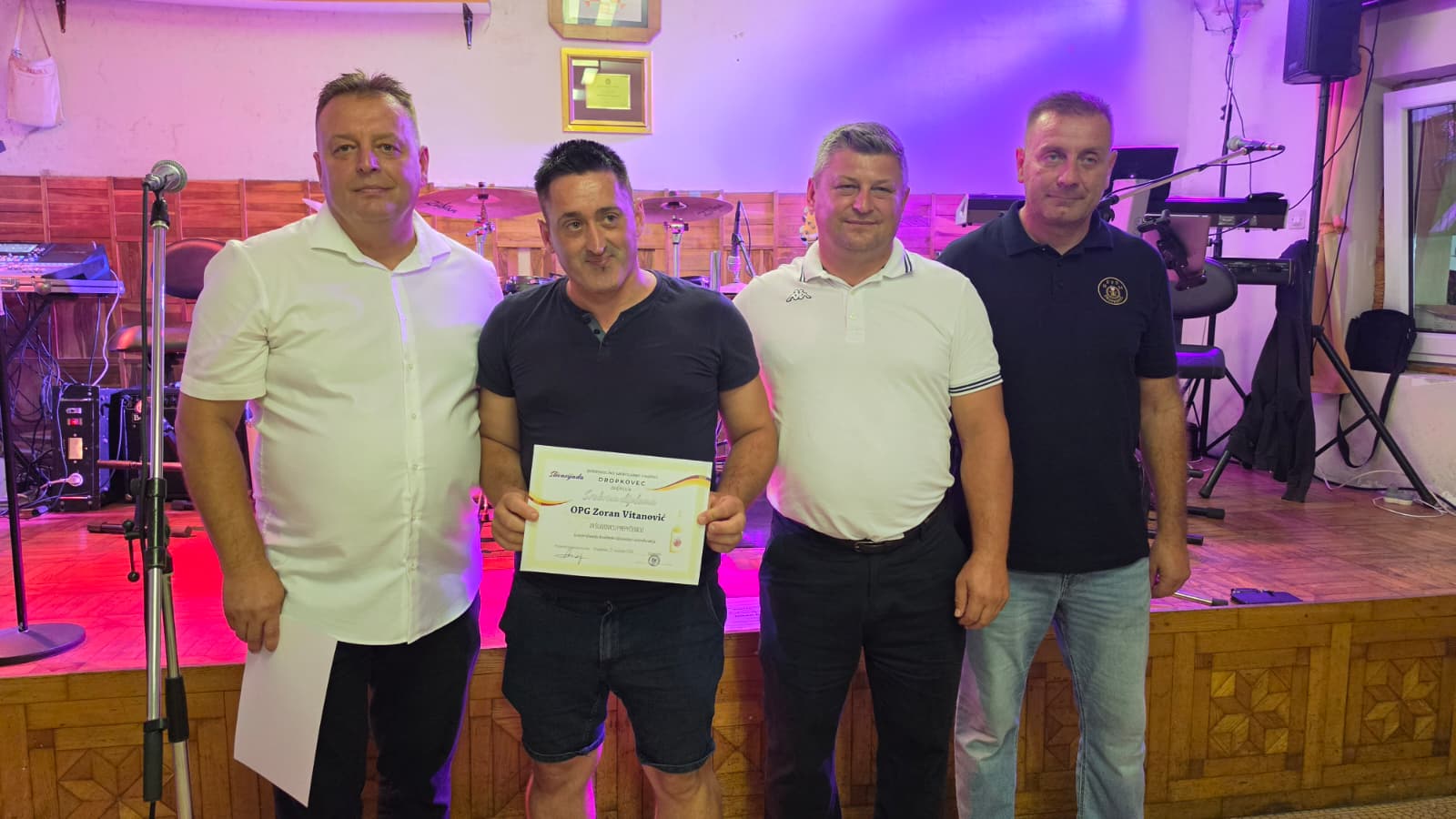 OPG Zoran Vitanović prima srebrnu diplomu