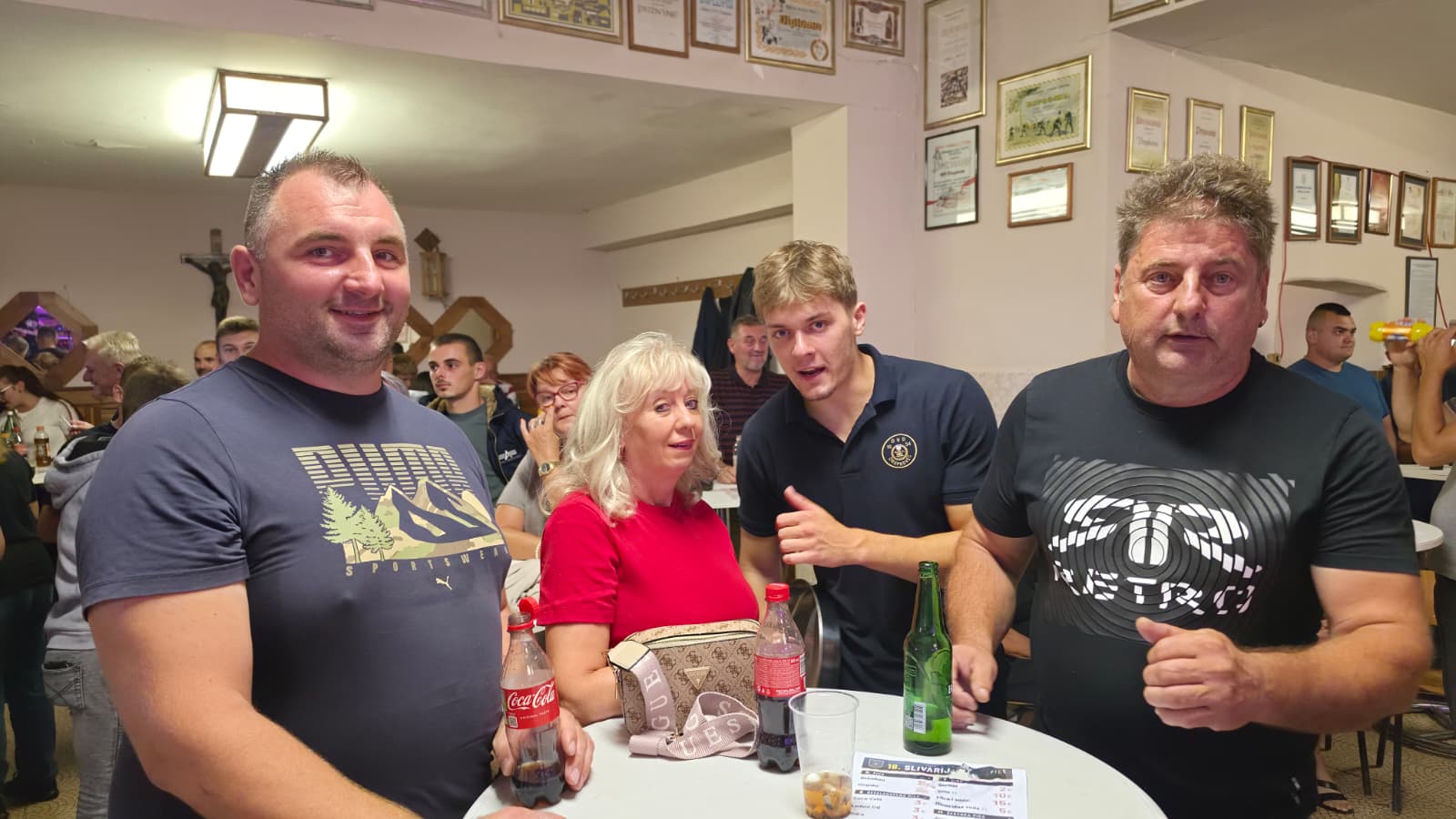 Gosti u dvorani vatrogasnog doma tijekom večernjeg programa