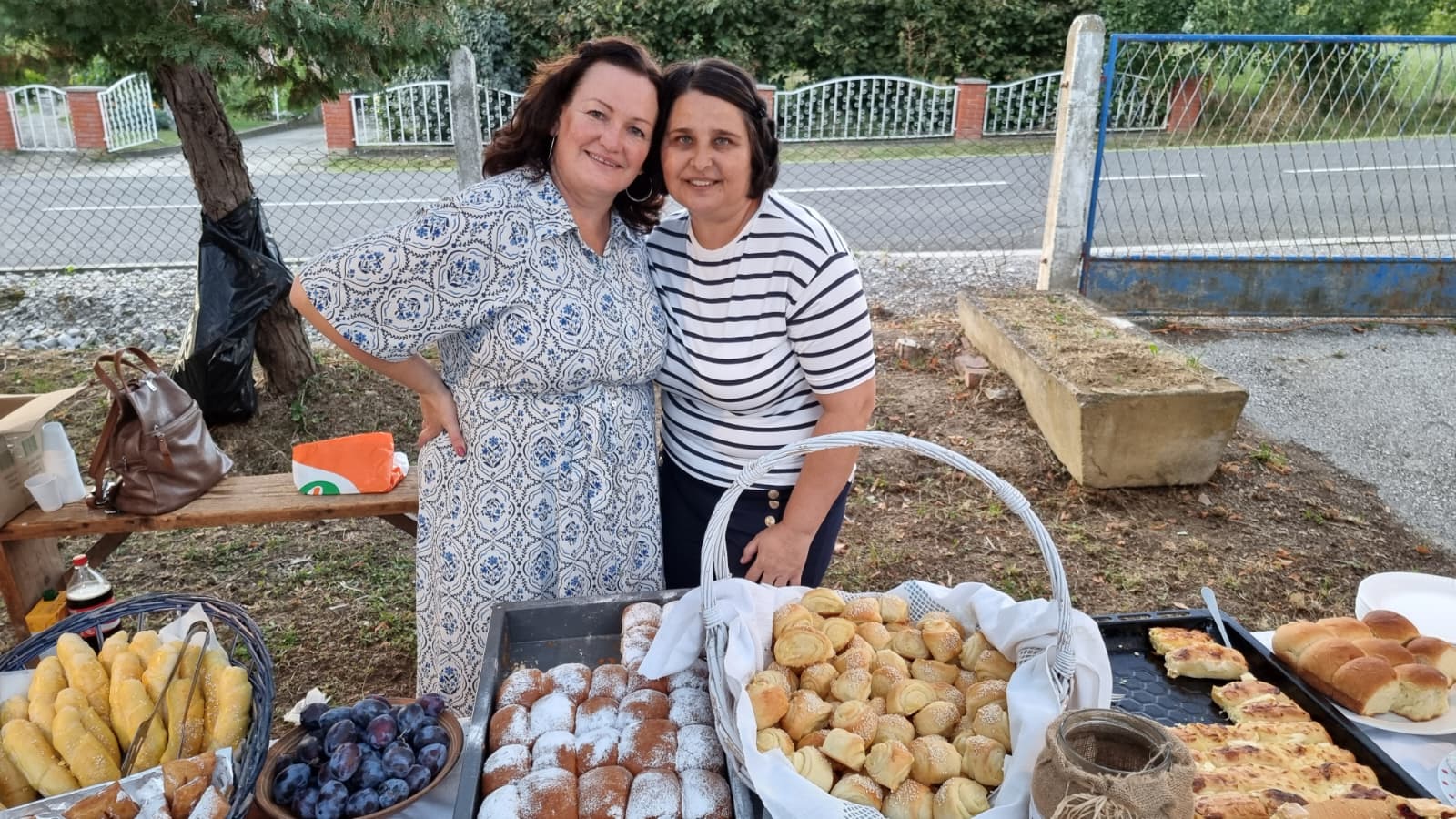 Domaći kruh, peciva, šljive i kolači na štandu Slivarijade