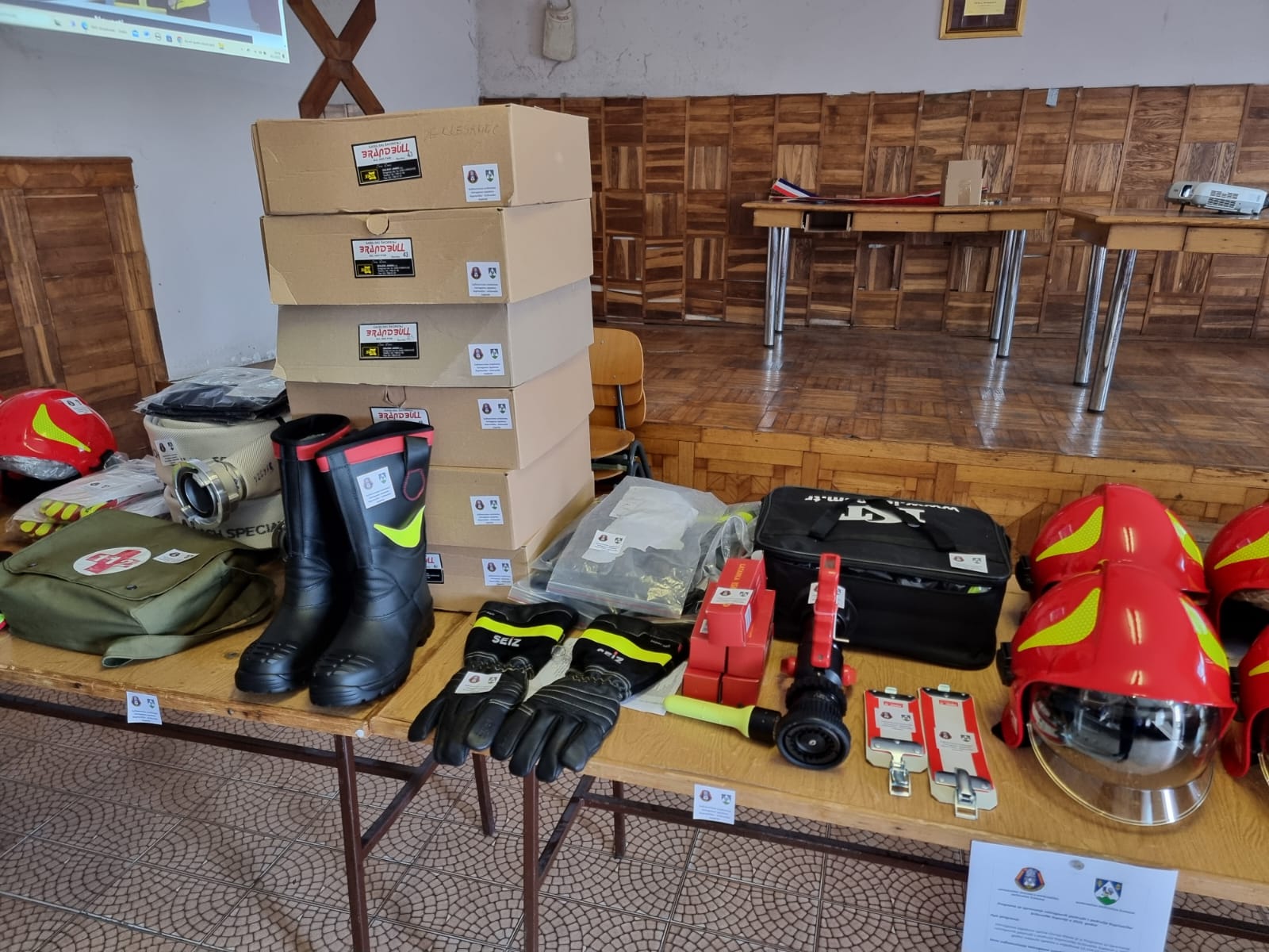 Vatrogasci s novom opremom