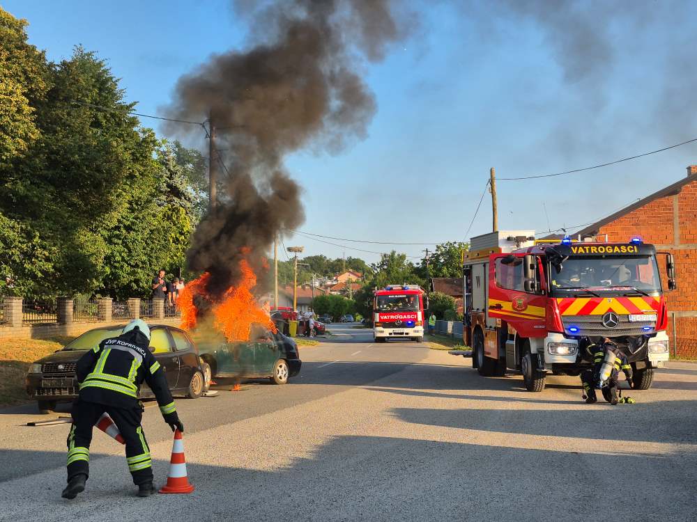Vatrogasci s posebnom opremom