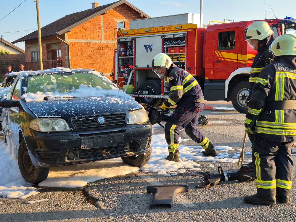Vatrogasci u pripremi za akciju