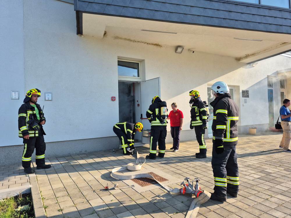 Vatrogasna vozila tijekom vježbe